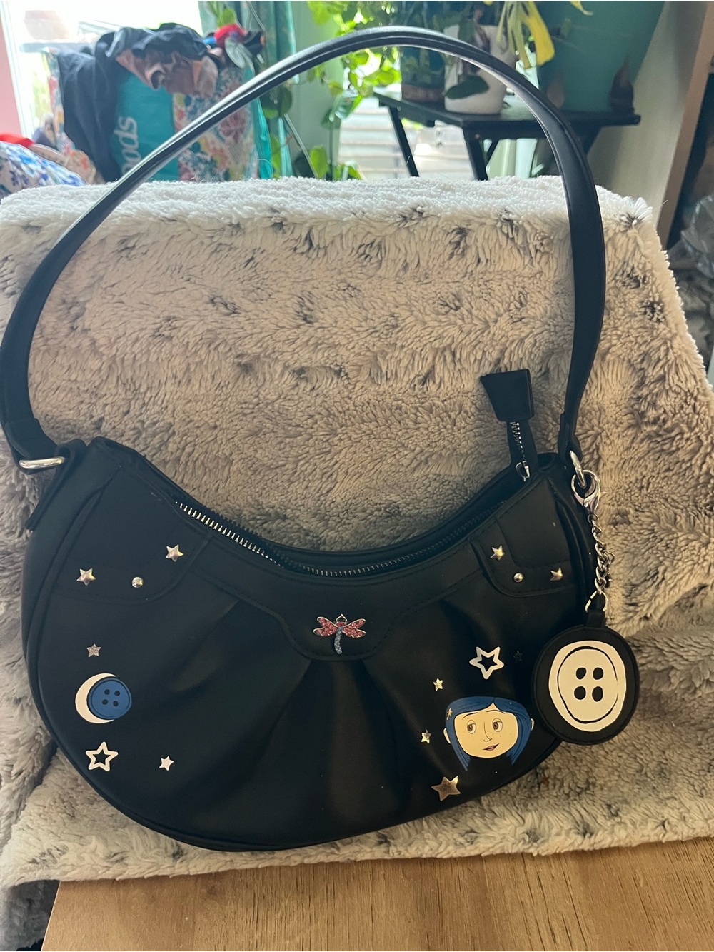 Coraline Key Chain Glow-In-The-Dark Shoulder Bag hot topic - Picture 3 of 5